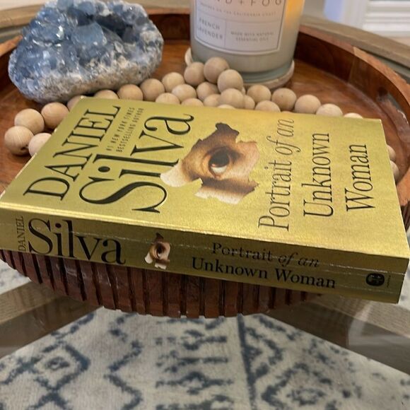 Daniel Silva - Portrait of an Unknown Woman: A Novel - Picture 4 of 6